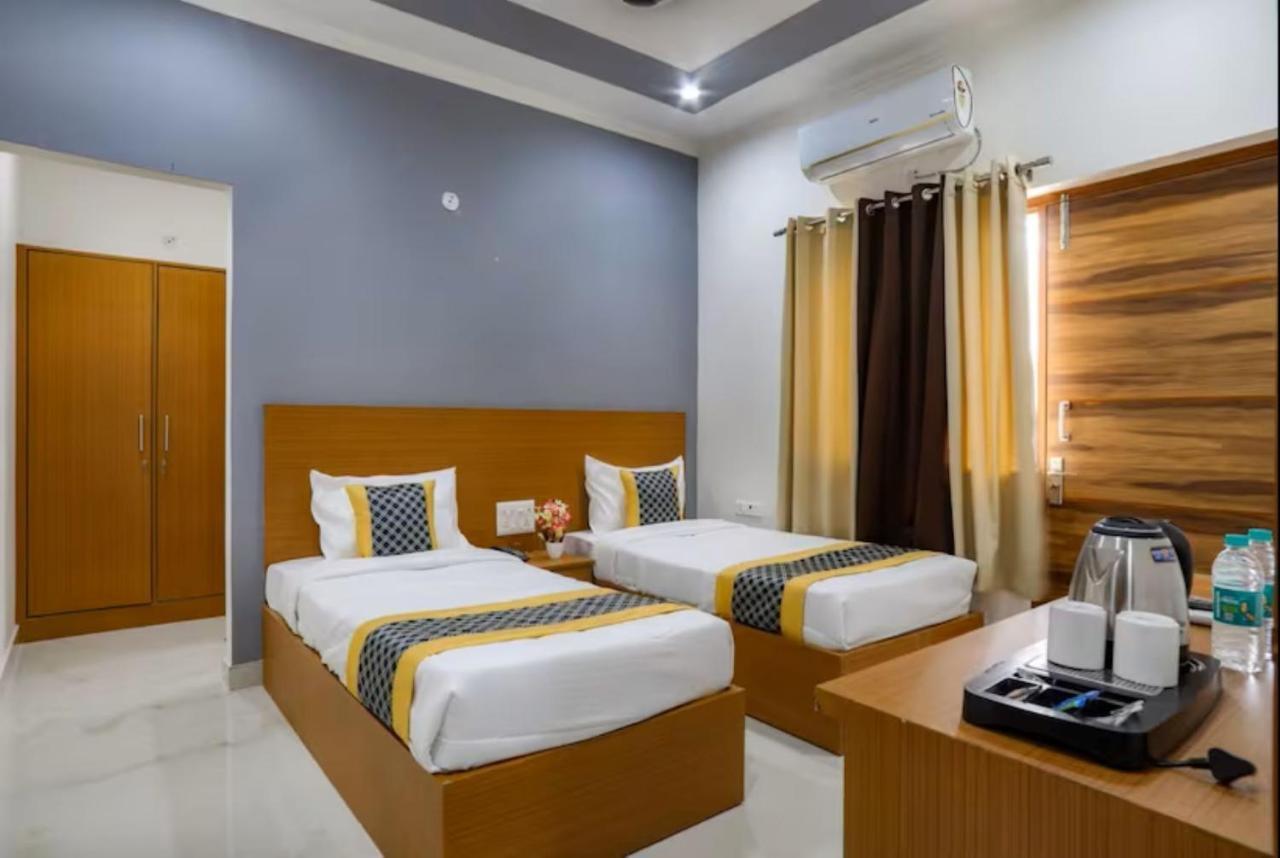 Hotel The Castle Blue Greater Noida Exterior foto